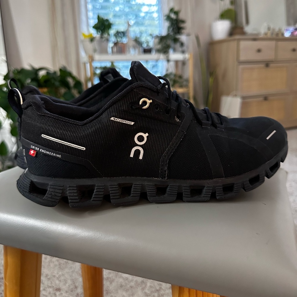 On’s Women Cloud 5 Waterproof Sneakers